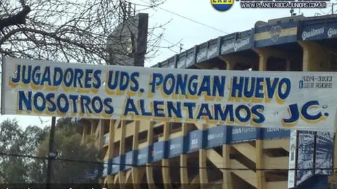 Aparecieron pasacalles en La Boca