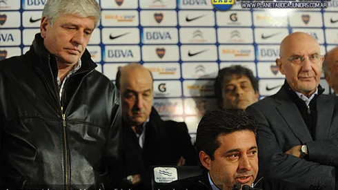 Aguas: "Esperar al martes o miércoles para oficializar lo de Tevez"