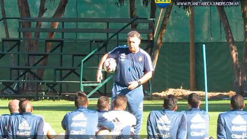 Roncaglia y Banega, titulares en el primer once