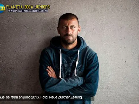 Samuel va colgando los botines