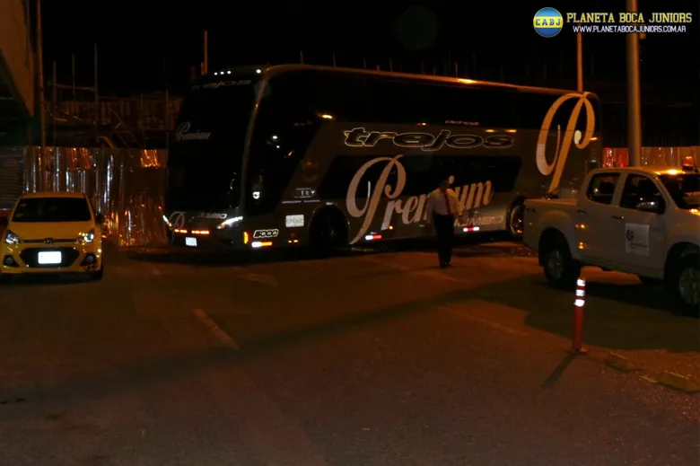 En este micro arribó el plantel.