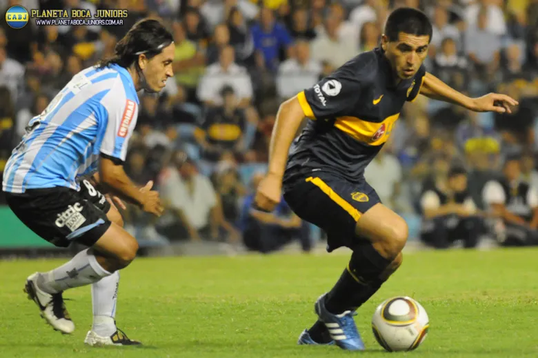 Riquelme ante Atlético de Tucumán.