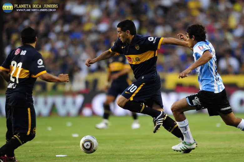 Riquelme ante Atlético de Tucumán.