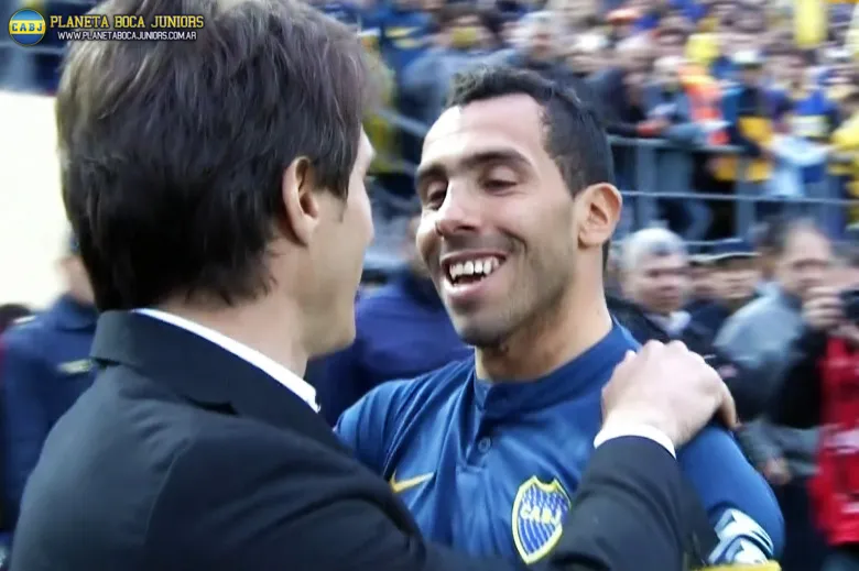 Tevez junto a Guillermo, en un partido de Boca ante Lanús.