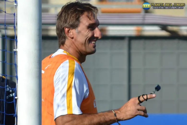 Schiavi dirigió su primera práctica. Foto: Prensa C.A.B.J.