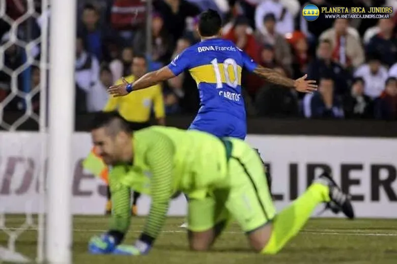 Tevez festeja el primer gol del partido.