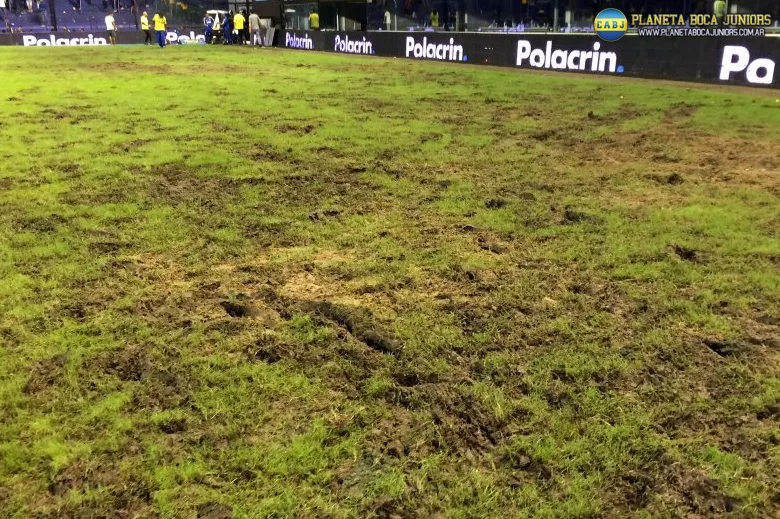 Así quedó el campo de juego. Foto: Angela Lerena.