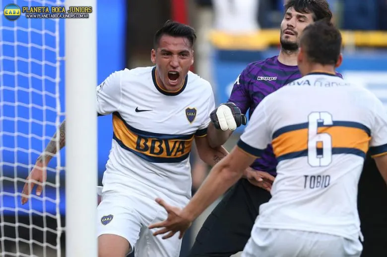 Monzón festejando el gol del campeonato.