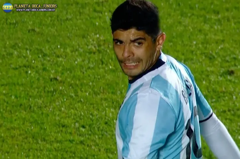 Banega casi extiende la ventaja.