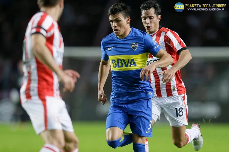 Silva ante dos rivales. Foto: Prensa CABJ.