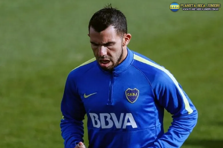Tevez formó delantera juntó a Benedetto y Bou.