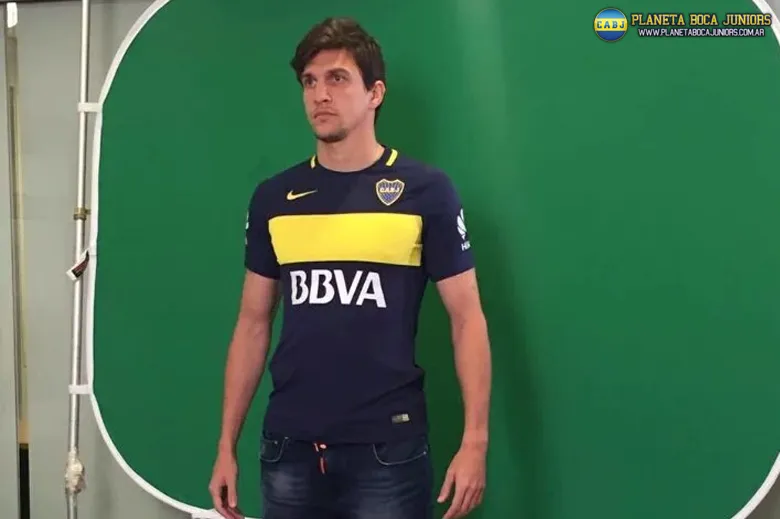 El defensor firmó por tres años.