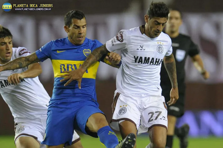 Tevez, en el último duelo con Lanús.