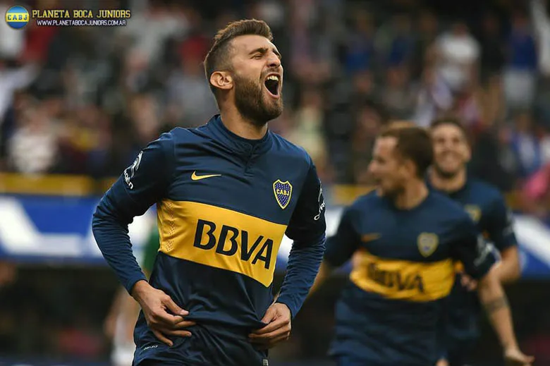 Gino, a puro festejo.