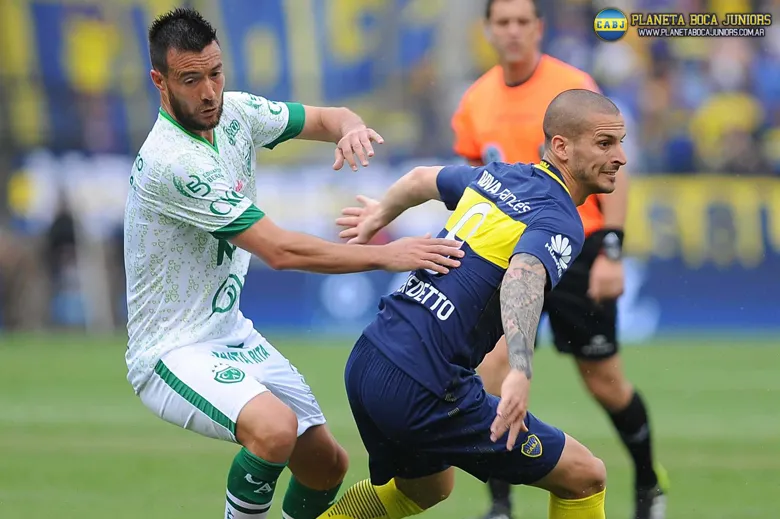 El delantero sufrió un esguince en su rodilla derecha.