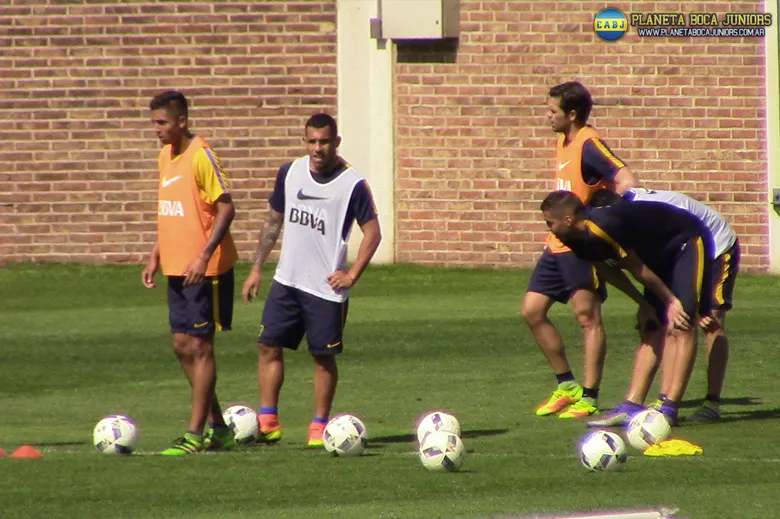 Carlos Tevez trabajó con normalidad.