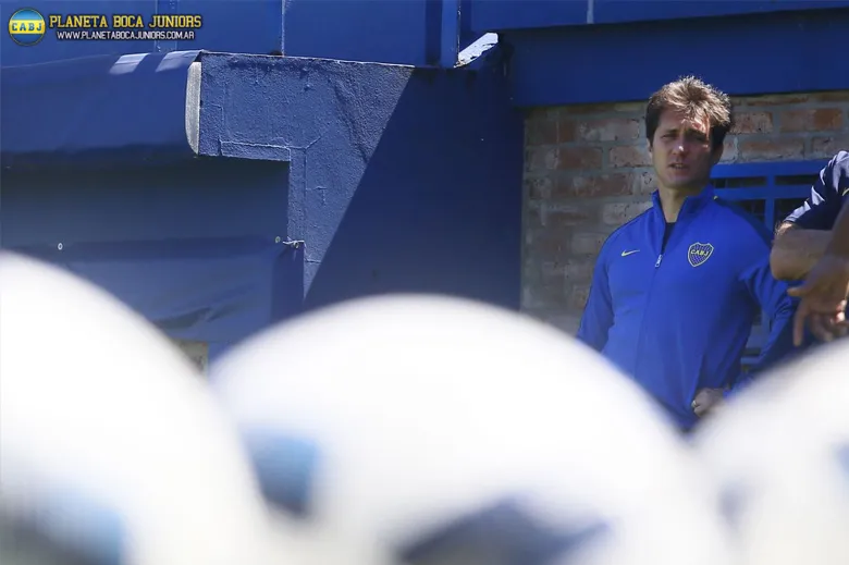 Guillermo piensa en el once. Foto: Prensa C.A.B.J.