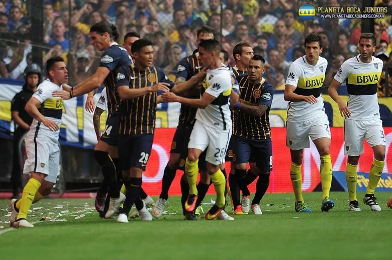 El atacante espera por la sanción.