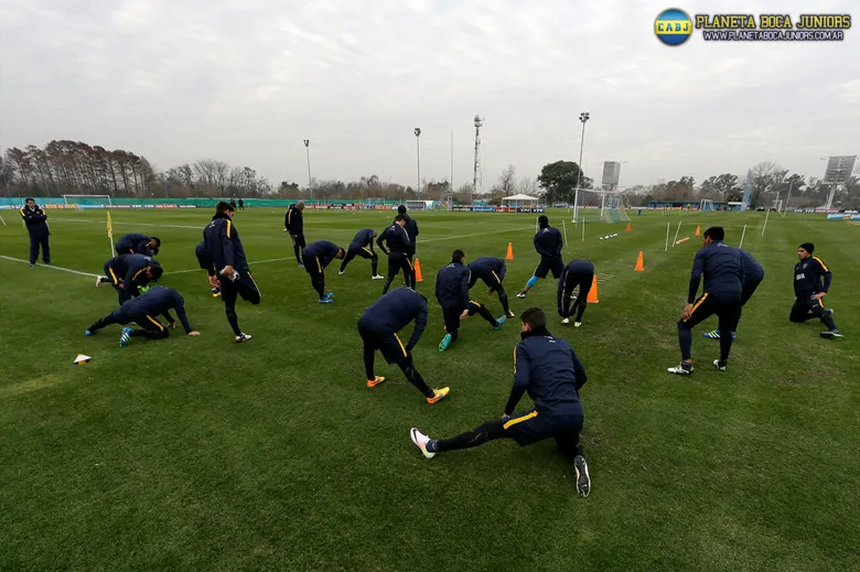 El plantel entrenando en el predio de AFA. Foto: Prensa C.A.B.J.