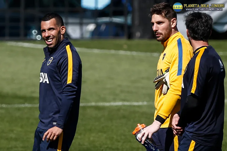 Guillermo busca reemplazar a Sara y Tevez.