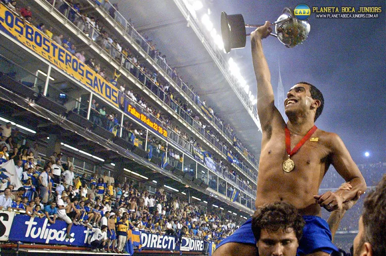 Tevez, con la Sudamericana.