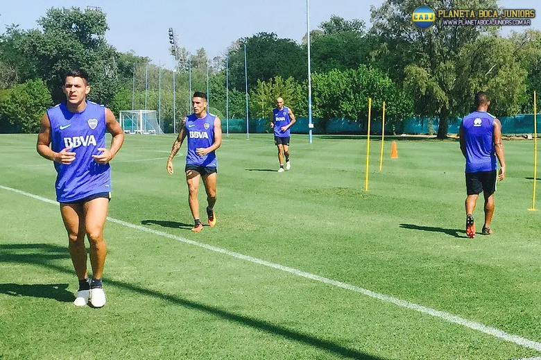 Los jugadores entrenaron en dos grupos. Foto: Prensa C.A.B.J.