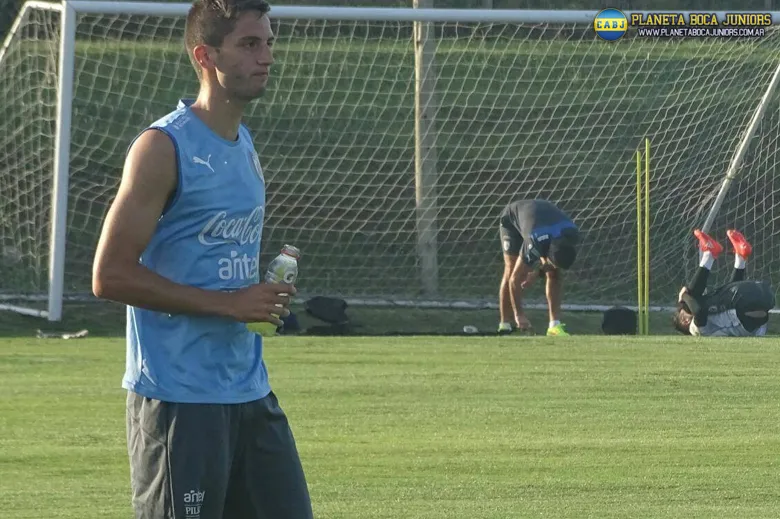 Rodrigo Bentancur entrenando con su Selección.