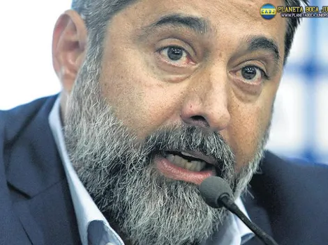 Angelici busca resolver su situación