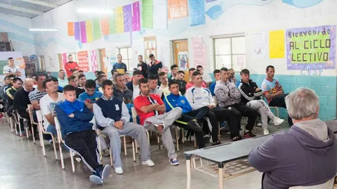 Gran gesto: un jugador del plantel actual visitó una cárcel