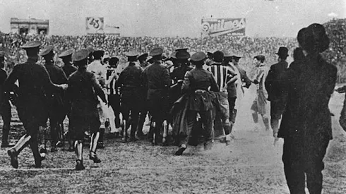 Se cumplen 86 años del primer Superclásico: ¿ganó Boca y River abandonó?