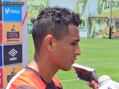 Un jugador de Perú, rendido a los pies de La Bombonera
