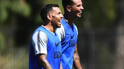 Tevez o Cardona: ¿quién patea los tiros libres?