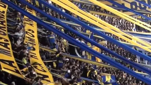Sólo pasa en La Bombonera: ¡la hinchada hizo el trencito en la tribuna!