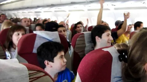 Ya empezó el Superclásico: ¡duelo de cantitos en el avión a Mendoza!