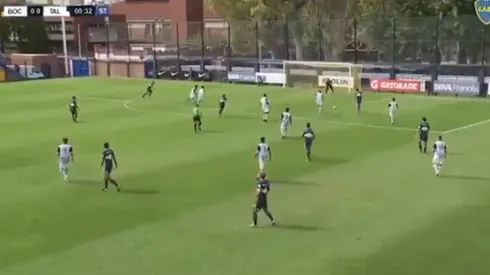 Golazo "de futsal" de la Reserva