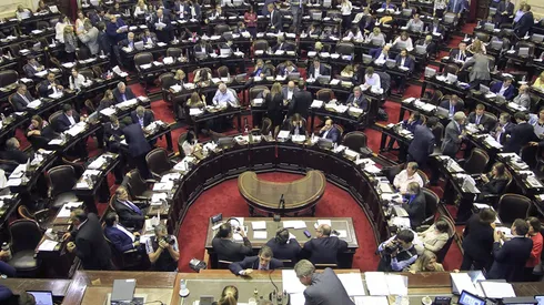 Insólito: diputados se fueron de la Cámara para festejar el título de Boca