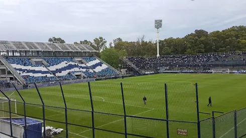 No para de llover: ¿cómo está la cancha de Gimnasia?
