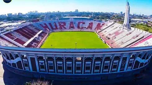 Un desastre: así está el campo de juego de Huracán