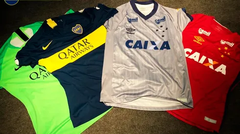 ¡Papelón! Un periodista brasileño se burló de Boca y pisó la camiseta