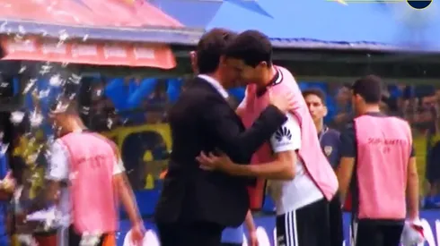 Recibimiento especial: les tiraron plumas a los jugadores de River