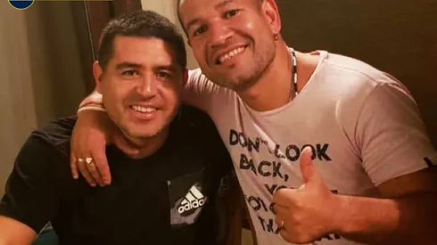 Román se juntó a jugar al fútbol con ex compañeros