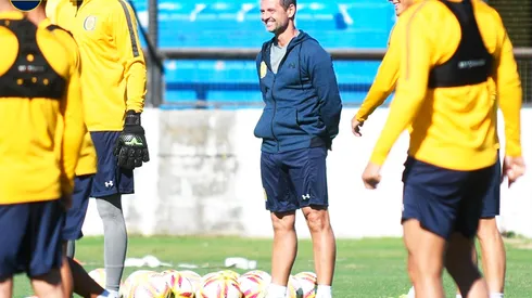 Central va con una formación ultradefensiva