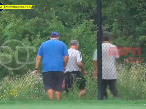 Por culpa de un jugador, Alfaro se metió a buscar pelotas a un pantano