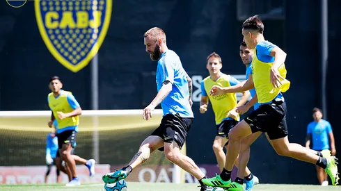 Sin Tevez, Alfaro probó el equipo