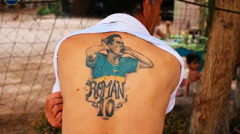 La historia del hombre que lleva a Román en la piel