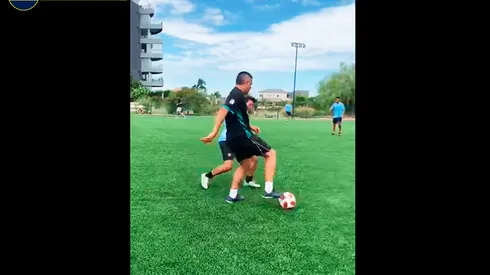 Sigue activo: nuevo video de Riquelme jugando al fútbol