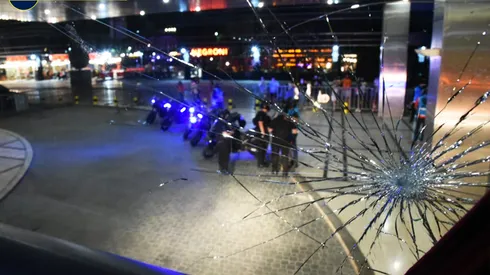 Santos denunció piedrazos al micro: el chofer lo desmintió