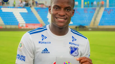 Román llegó a la Argentina para firmar con Boca