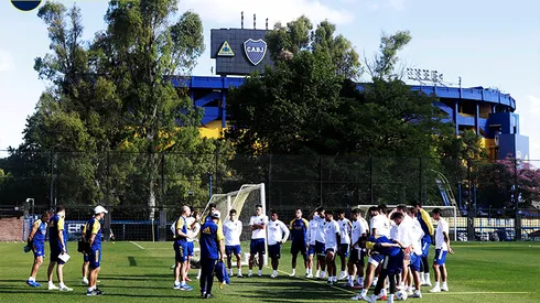 Russo aguarda por Tevez, pero hoy probó un equipo sin él