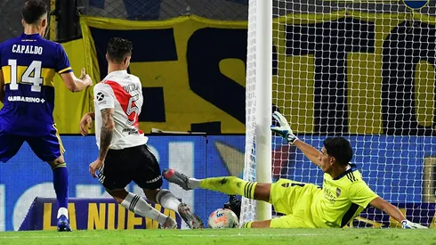 El curioso festejo de Andrada en el gol de Villa